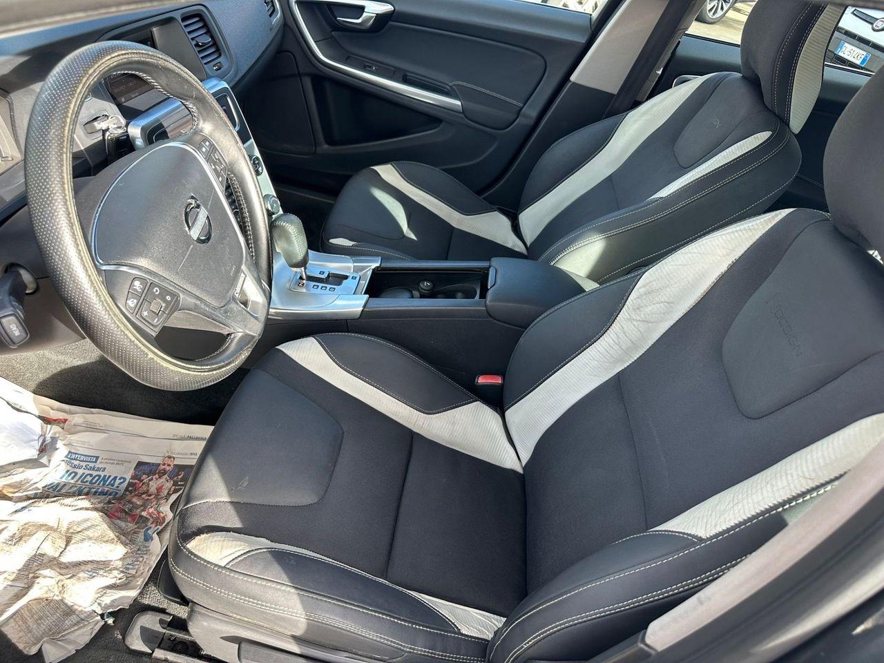 Volvo V60 2011 — photo 11