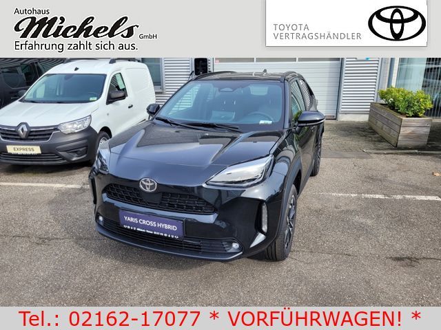 Toyota Yaris Cross Hybrid 4x2 Black and White