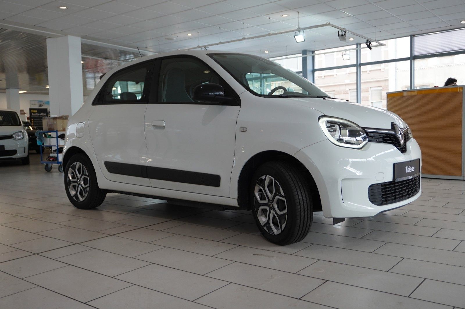 Fahrzeugabbildung Renault Twingo Equilibre Electric 22KWH NAVI/LED/DAB+