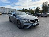 Mercedes-Benz E 300 de AMG Head-Up Widescreen Garantie MwSt - Hybrid (Diesel/Elektro): Grau, Limousine