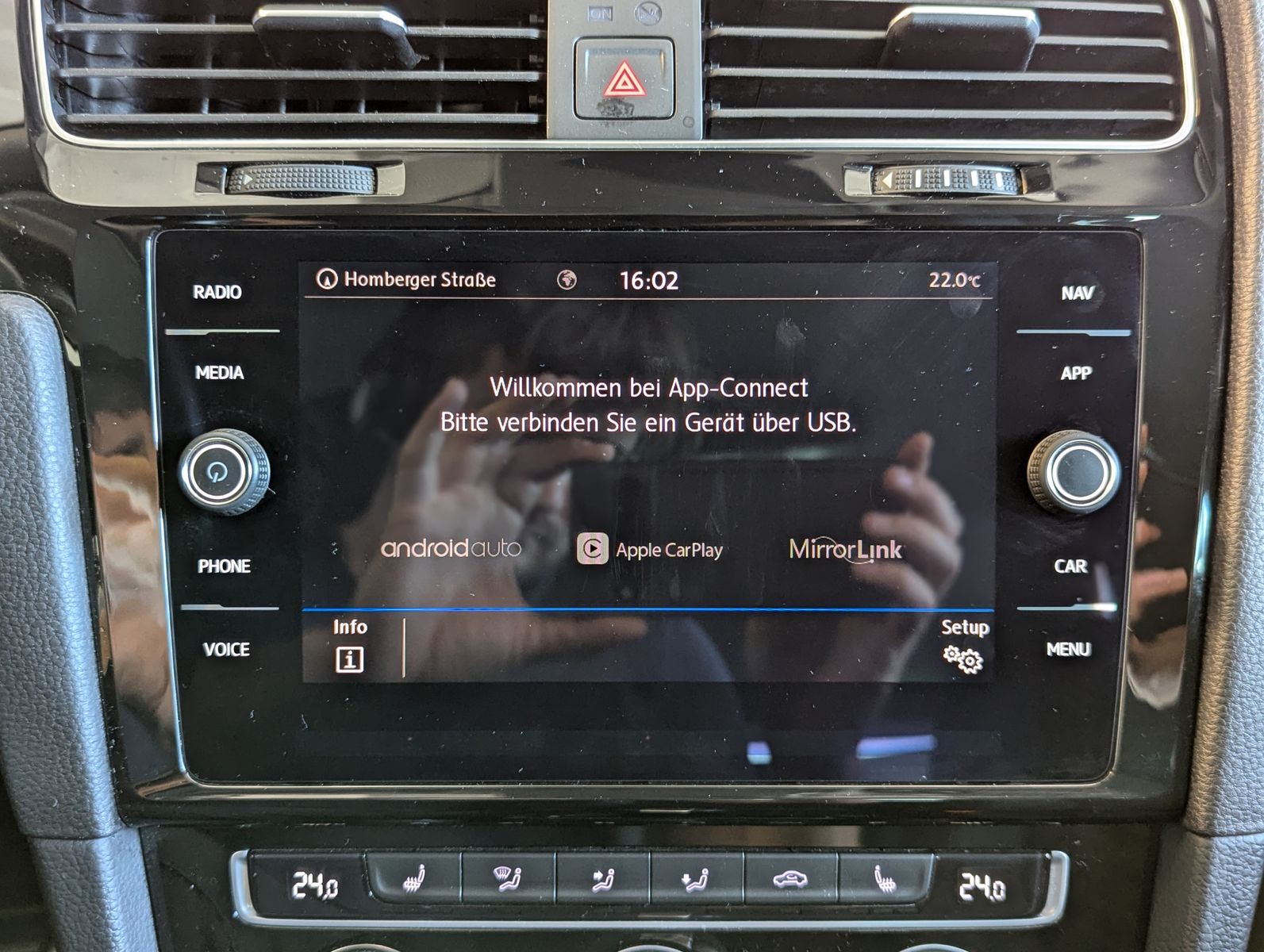 VW Golf 2.0 TDI DSG IQ.DRIVE App-Connect ACC AHK - Image 23