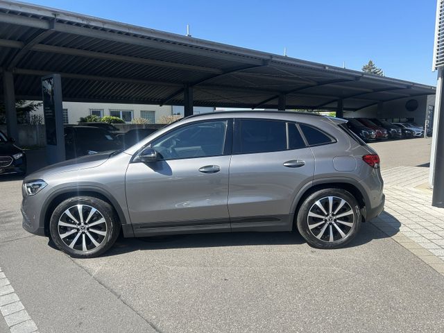 Mercedes-Benz GLA 220