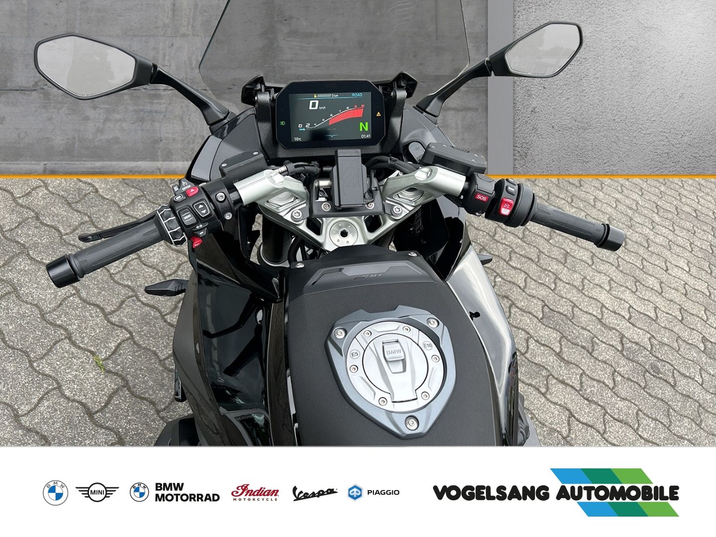 Fahrzeugabbildung BMW R 1300 RS Triple Black,TAGESZULASSUNG, Dynamik-
