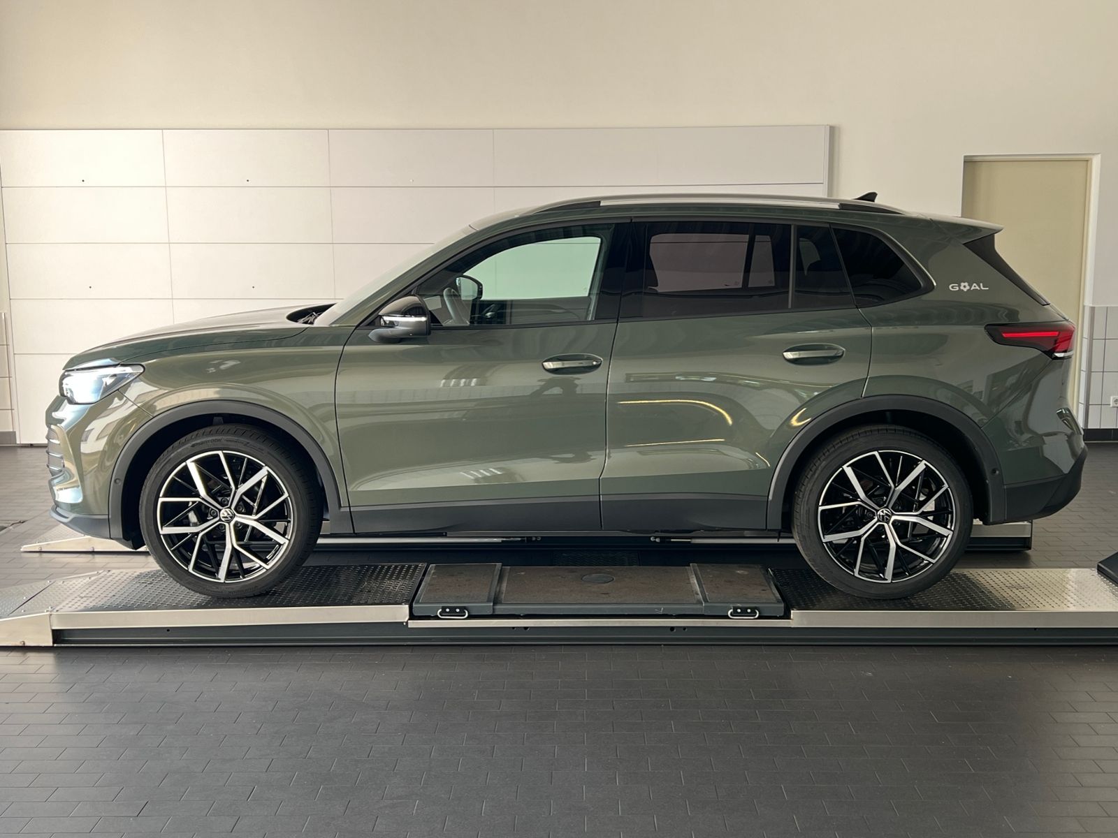 Fahrzeugabbildung Volkswagen Tiguan GOAL 1.5 eTSI DSG *Garantie, AHK, ACC, LE