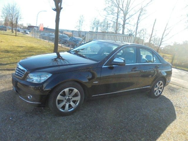 Mercedes-Benz C 180 K Elegance Aut. KLIMAAUTOMATIK+SHZ+PDC+AHK