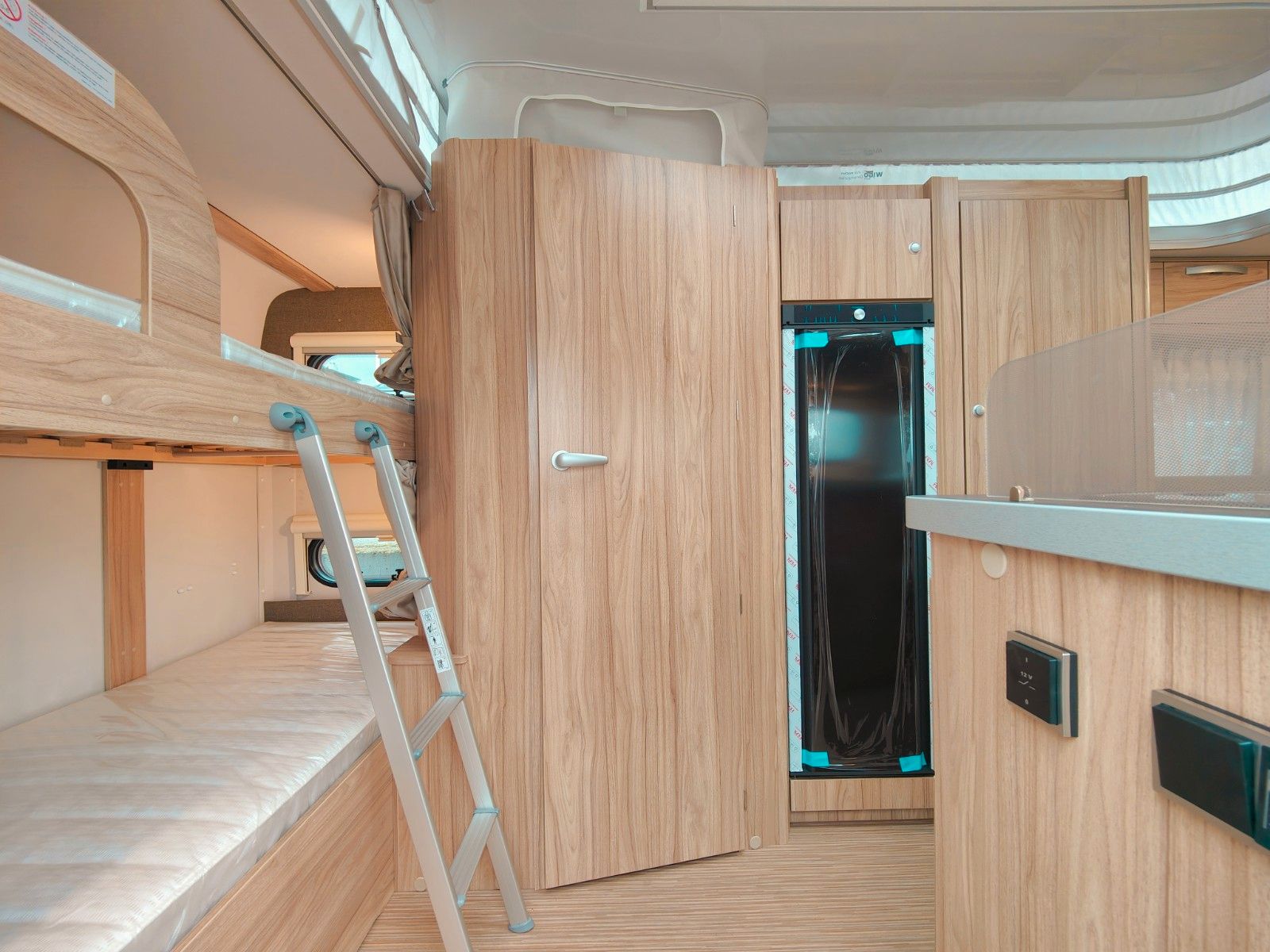 Fahrzeugabbildung HYMER / ERIBA / HYMERCAR Feeling 515 Elegance - SPRING SALE -