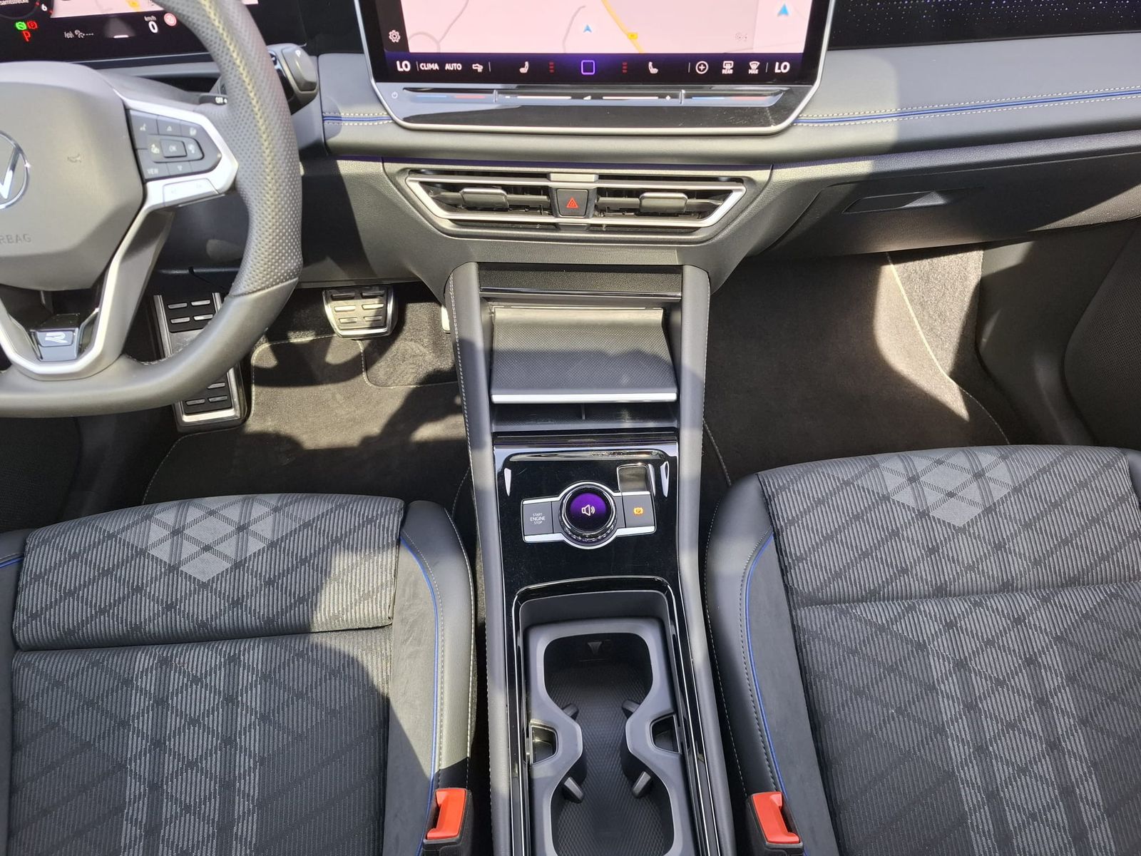 Fahrzeugabbildung Volkswagen Tiguan 2.0 TDI R-Line 4M Pano*Black*Matrix*AHK