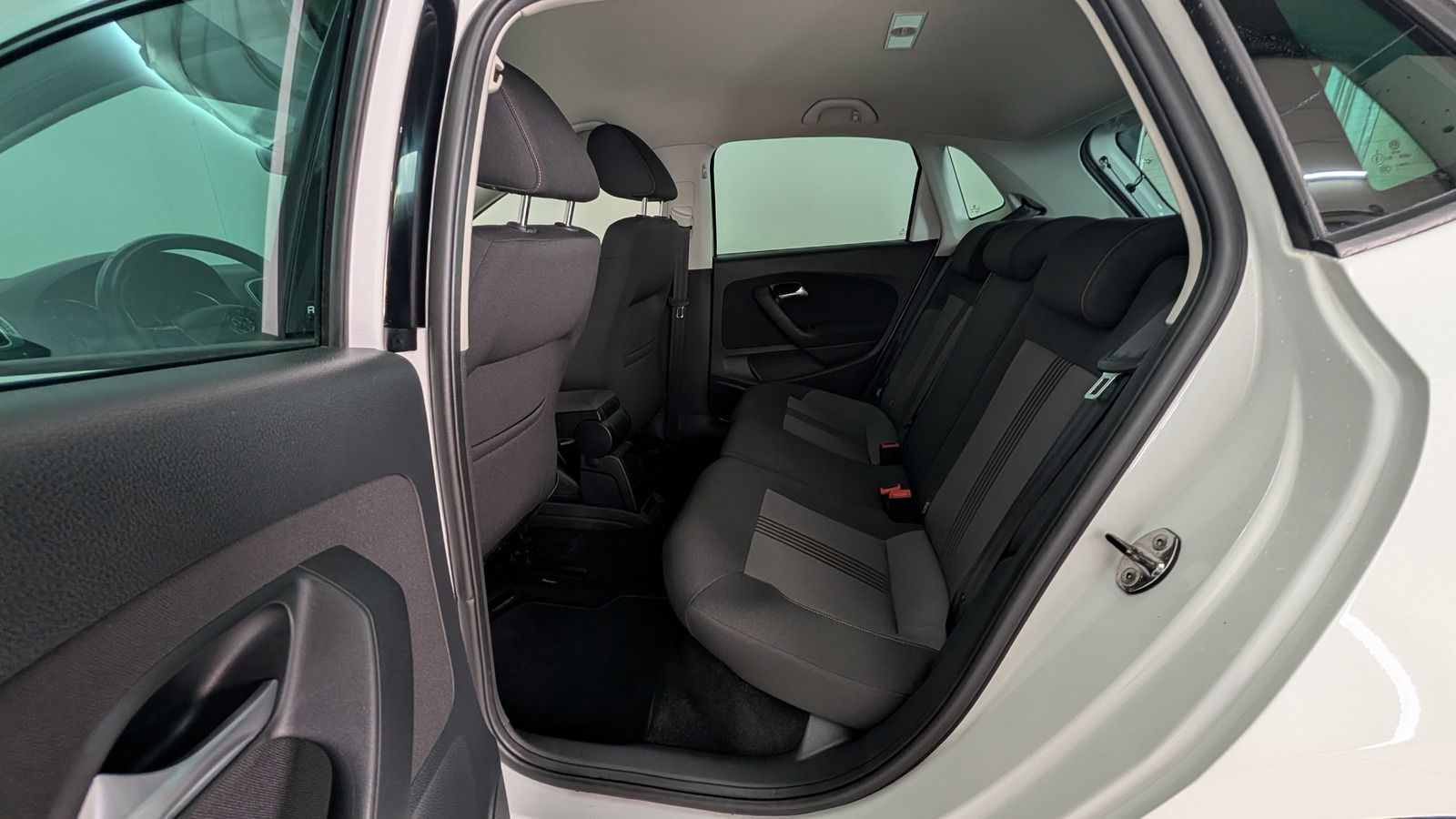 Fahrzeugabbildung Volkswagen Polo V 1.0 TSI * SHZ * LED * PDC Allstar
