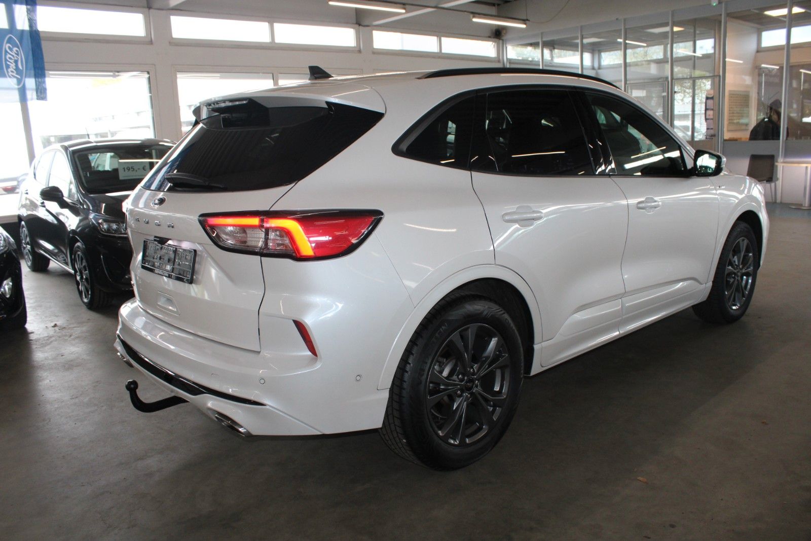 Fahrzeugabbildung Ford Kuga ST-Line X Aut. AWD LED AHK ACC HUD WinterP
