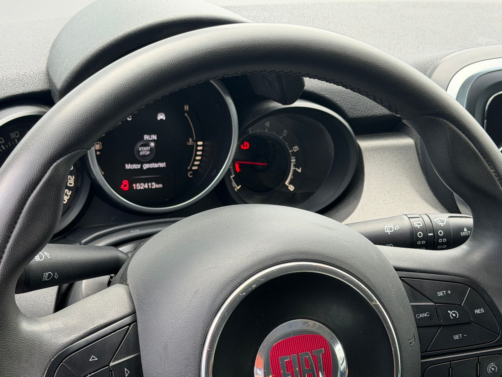 Fahrzeugabbildung Fiat 500X Cross/ UConnect / Fahrassistenz/Design-Kit