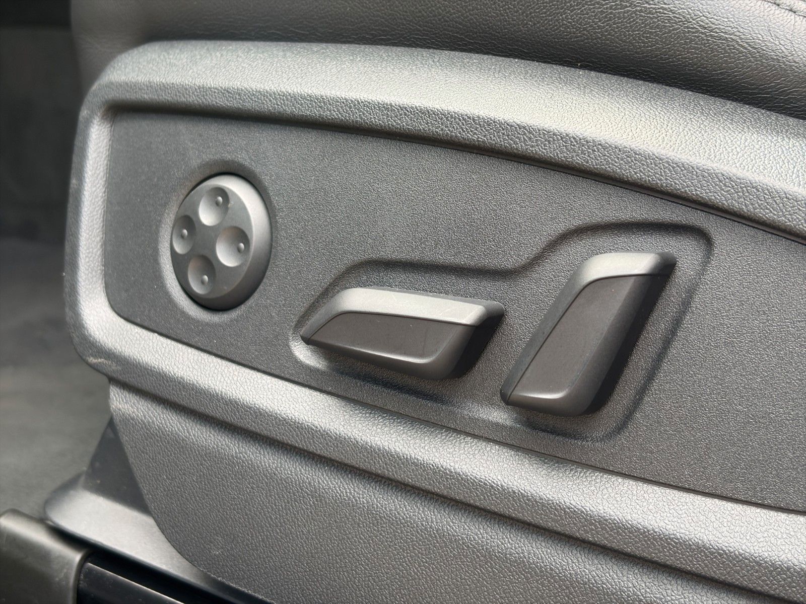 Fahrzeugabbildung Audi Q5 e Quattro Sport*S-Line*SHZ*NAVI*LED*
