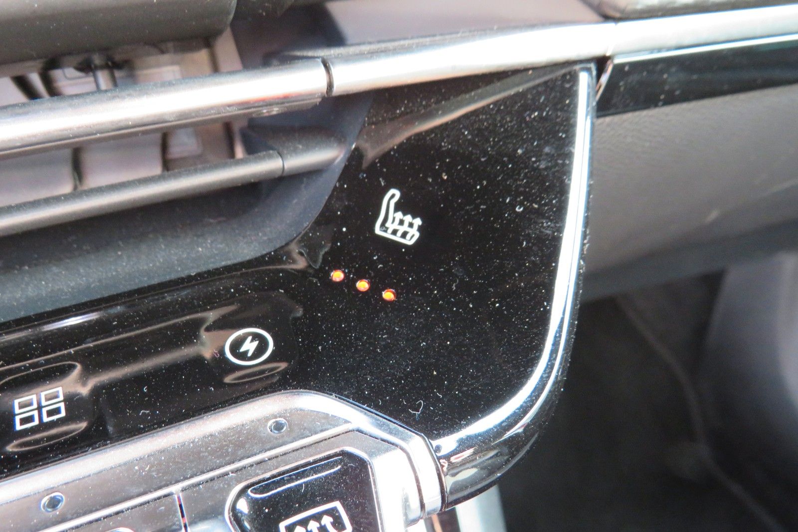 Fahrzeugabbildung Peugeot 2008 e- ALLURE NAVI GRA APP-CON SITZH. PDC 1.HD