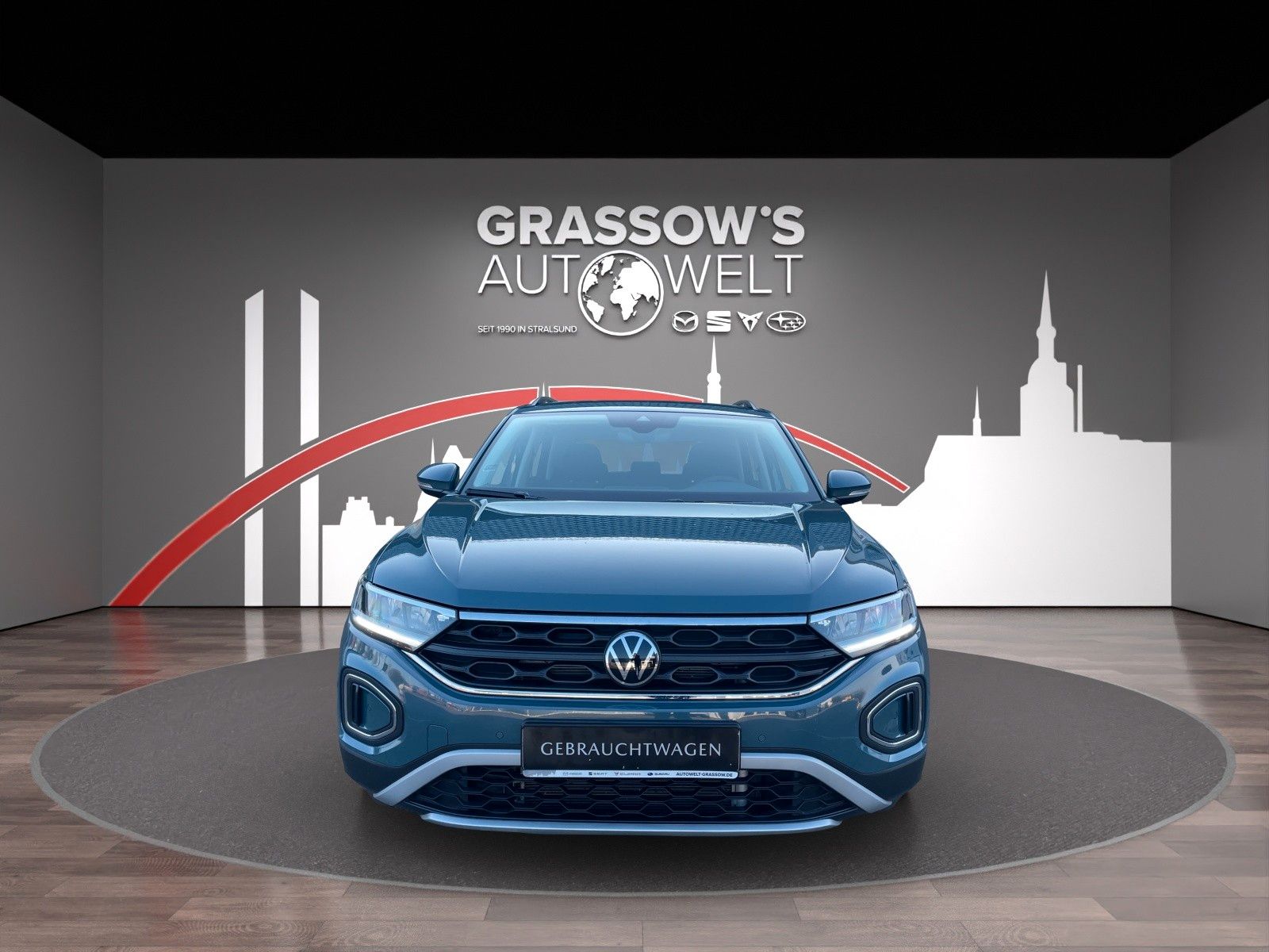 Fahrzeugabbildung Volkswagen T-Roc 1.5 TSI DSG Life LED/ACC/RFK/PDC/SHZ