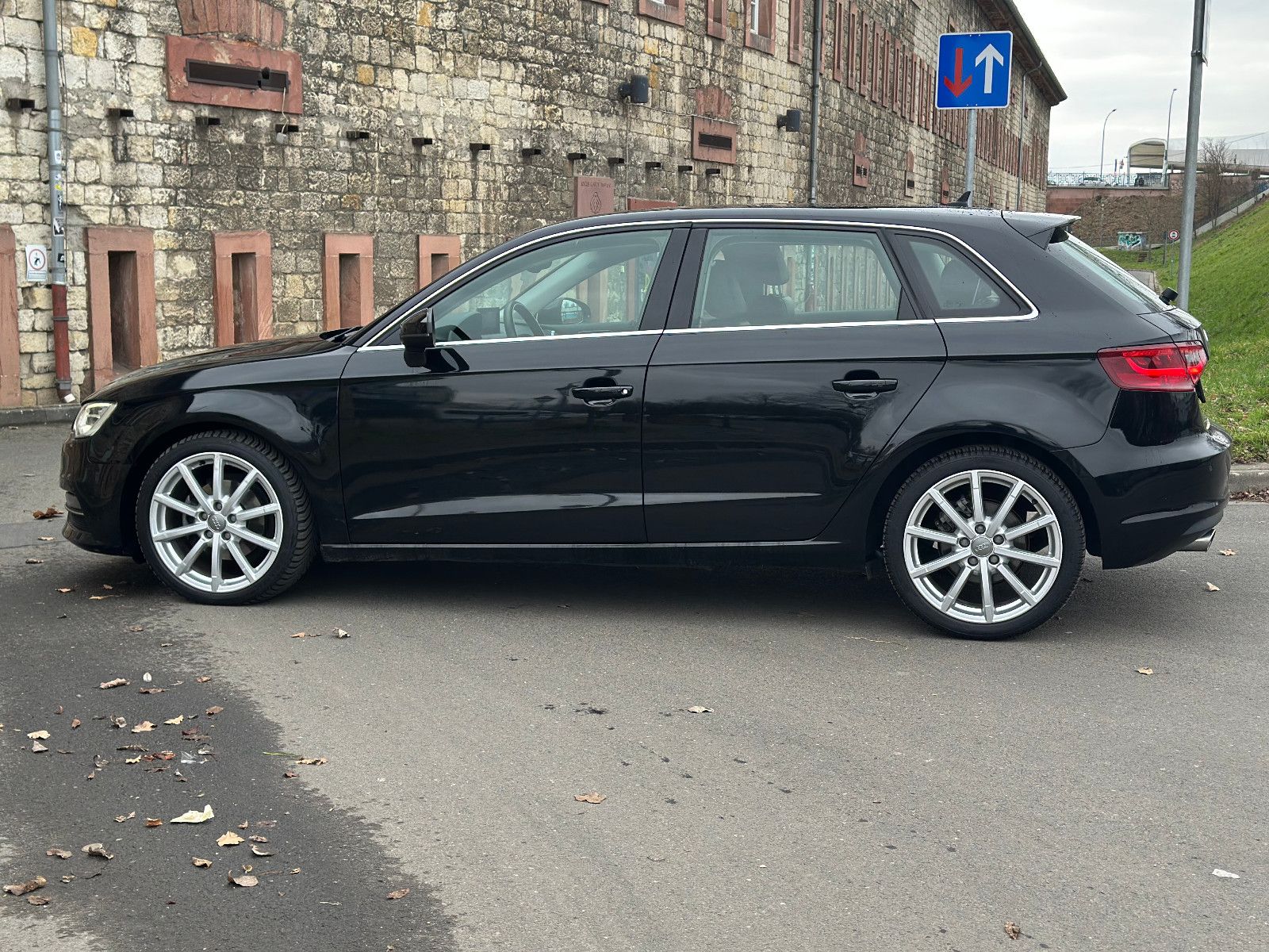 Fahrzeugabbildung Audi A3 SPORTBACK AMBITION*AUTOM+LEDER+KAMERA+KEYL.*