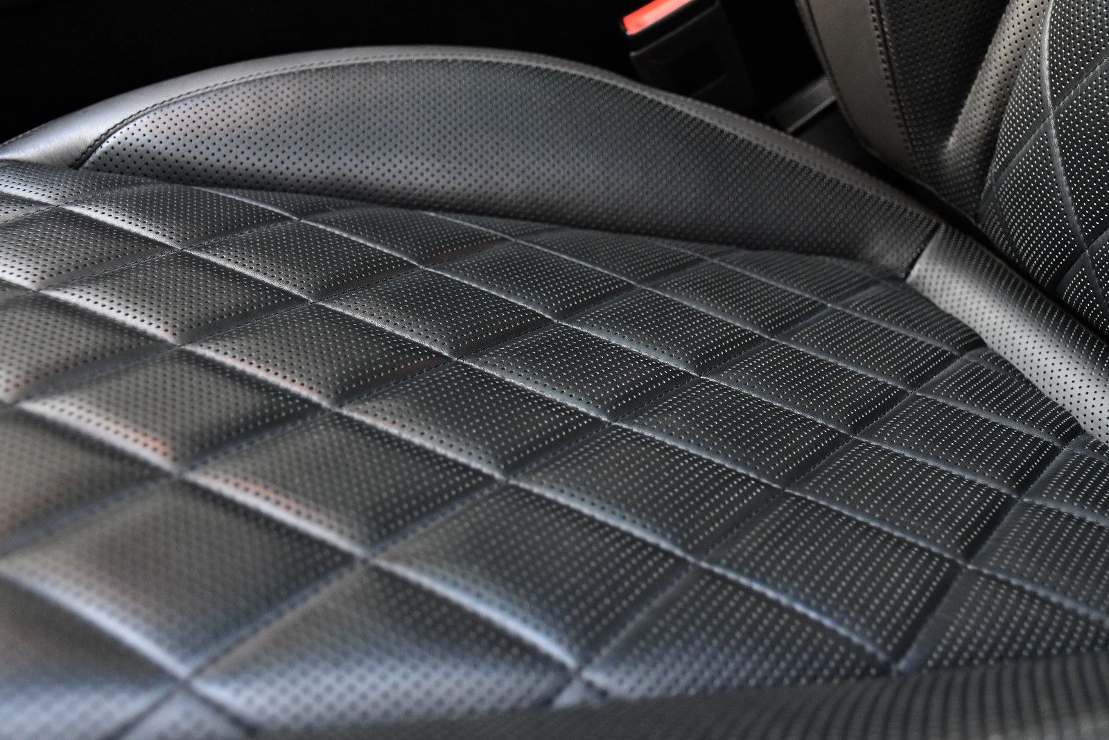 Mercedes-Benz E220d Designo AMG-Line Distronic 360° Ahk 1.Hand foto 11