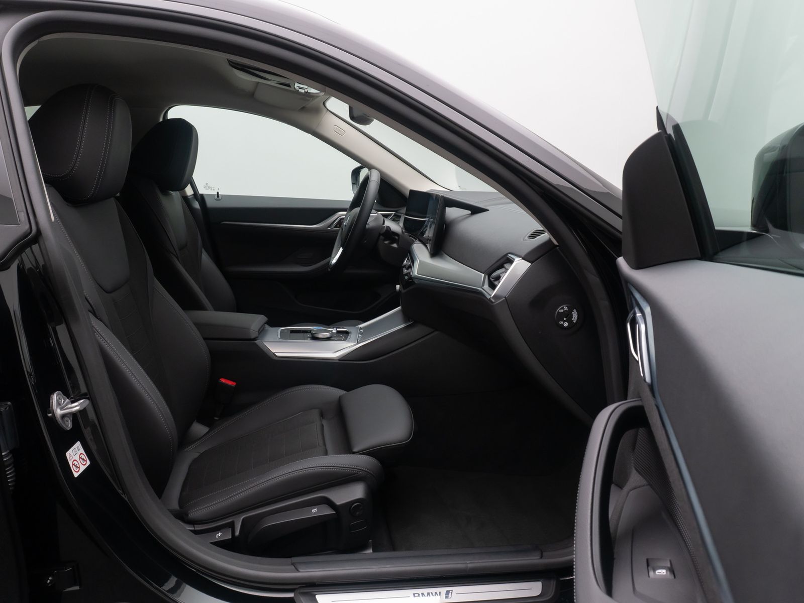 Fahrzeugabbildung BMW i4 eD40 Gran Coupe DAB Kamera Widscreen Sportstz