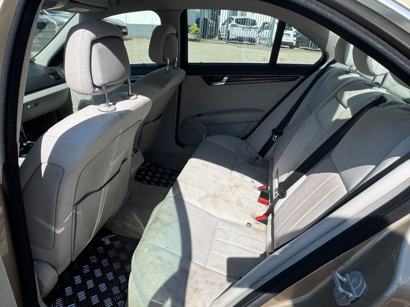 Fahrzeugabbildung Mercedes-Benz C 200 CDI BlueEfficiency/Limousine/TÜV/Xenon