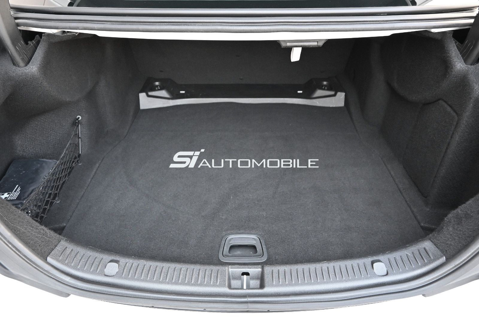 Fahrzeugabbildung Mercedes-Benz E 220 d 4MATIC Exclusive °AHK°PANO°STANDHEIZUNG°