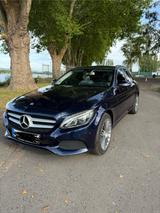 Mercedes-Benz 220 - Mercedes-Benz 220 mit Diesel-Antrieb: Kombi, Automatik