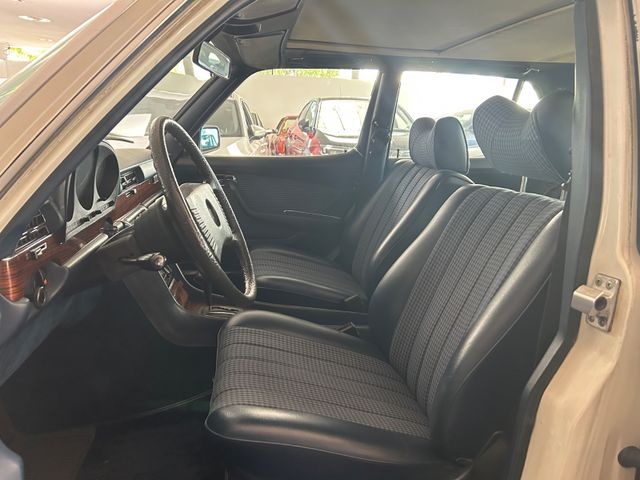 Fahrzeugabbildung Mercedes-Benz 280 S  Automatikgetriebe * 117 tkm* HU-Neu*
