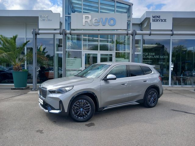 BMW iX1 xDrive30 xLine AHK DriveAssProf LED LiveCock