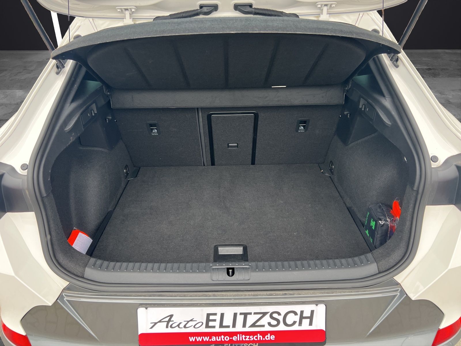 Fahrzeugabbildung CUPRA Formentor TSI DSG 4Drive LED Navi Pano AID ACC R