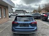 Ford Focus 1.0 Active Turnier Eco Navi LED ACC Apple  - mit Benzin-Antrieb: Allradantrieb, Kombi