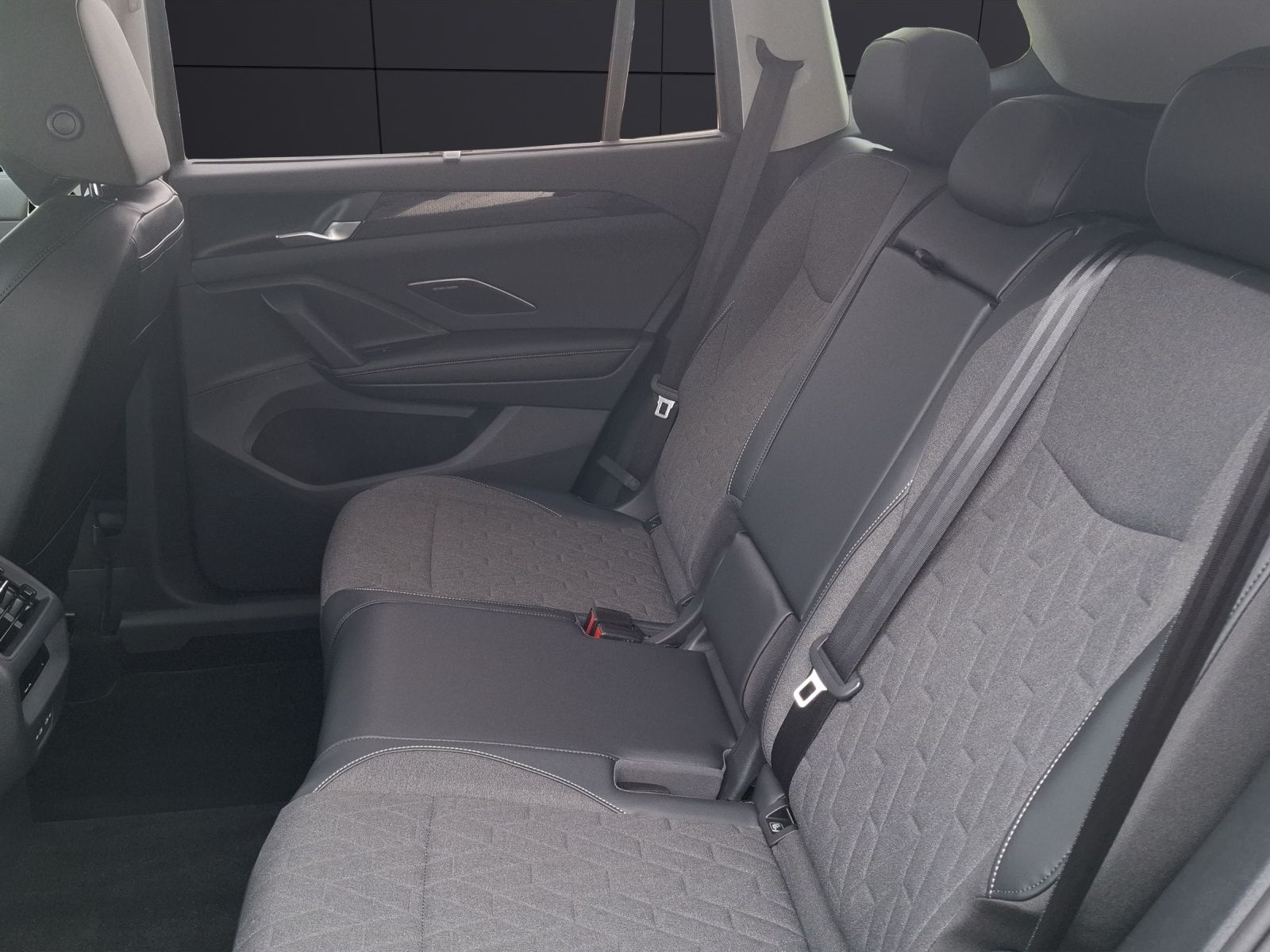 Fahrzeugabbildung Volkswagen Tayron eTSI Life DSG LED AHK Navi AID ACC RFK Ha