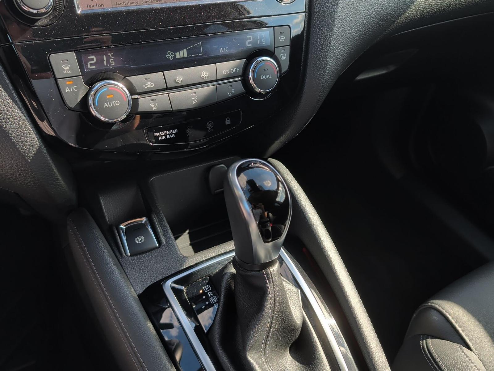 Nissan Qashqai dCi Xtronic tekna Pano+19Z+Navi+eSitz+36