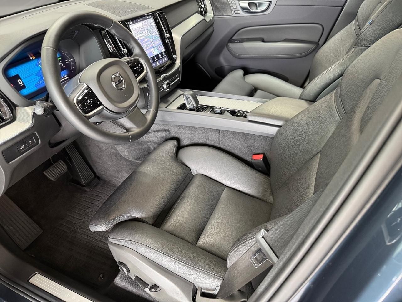 Fahrzeugabbildung Volvo XC60 Plus Dark Recharge Plug-In Hybrid AWD