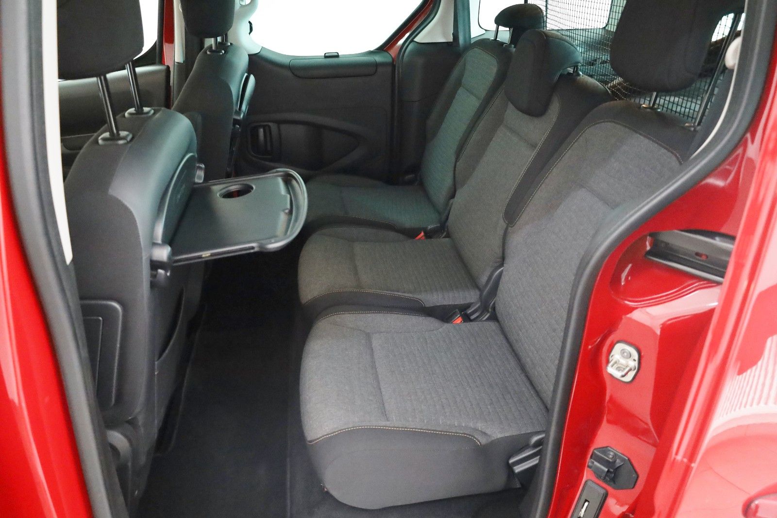 Fahrzeugabbildung Citroën Berlingo Kombi Shine SH,PDC,AppleCarPlay,SR+WR
