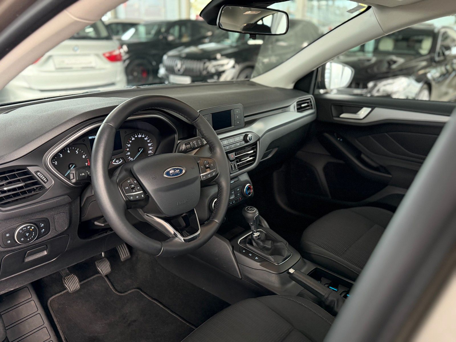 Fahrzeugabbildung Ford Focus Limousine 1.0 Trend  "Winter-Paket  Klima"