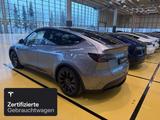 Tesla Model Y Performance - silberne Tesla Model Y
