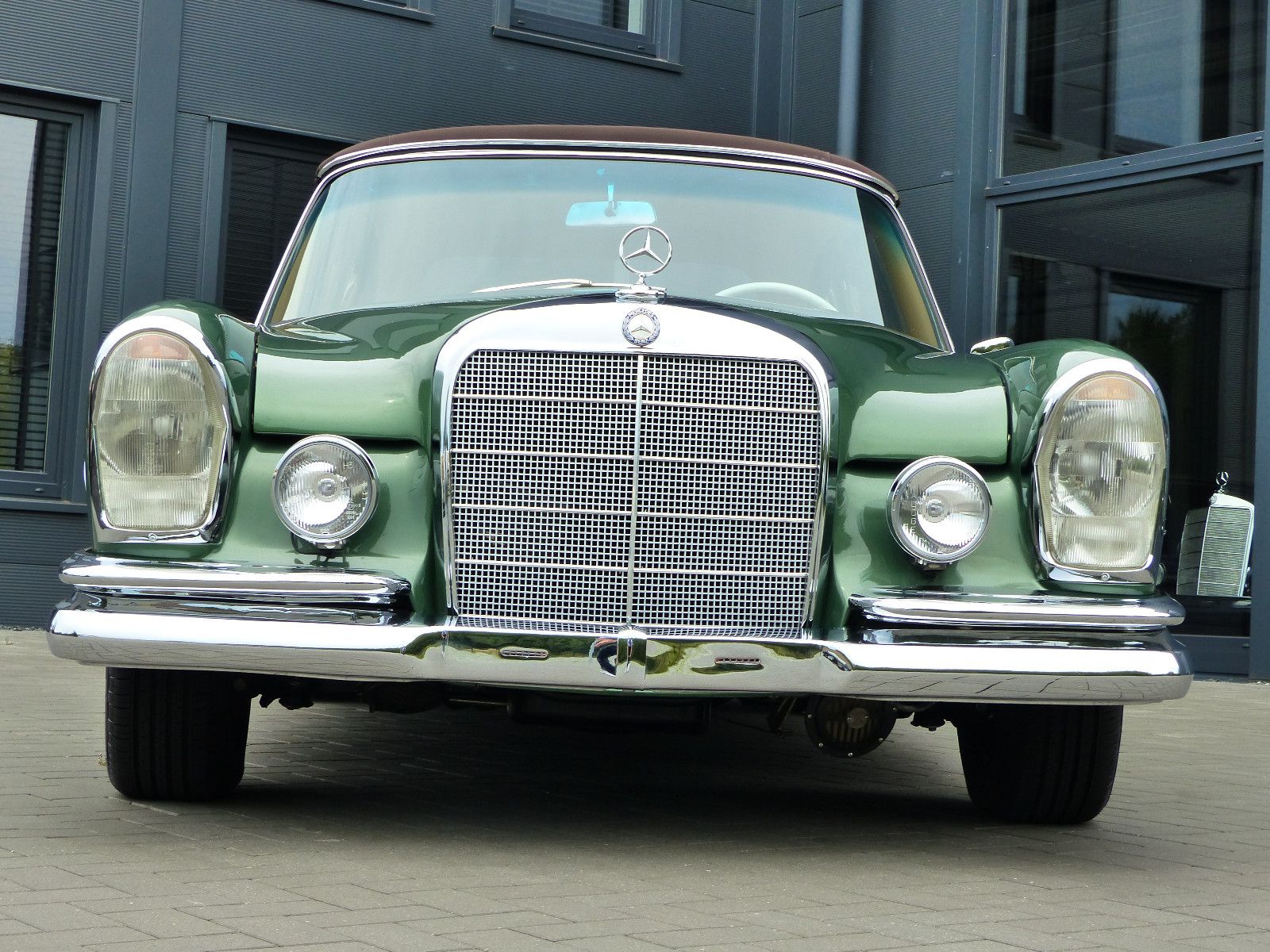 Fahrzeugabbildung Mercedes-Benz 250 SE Cabriolet Conversion