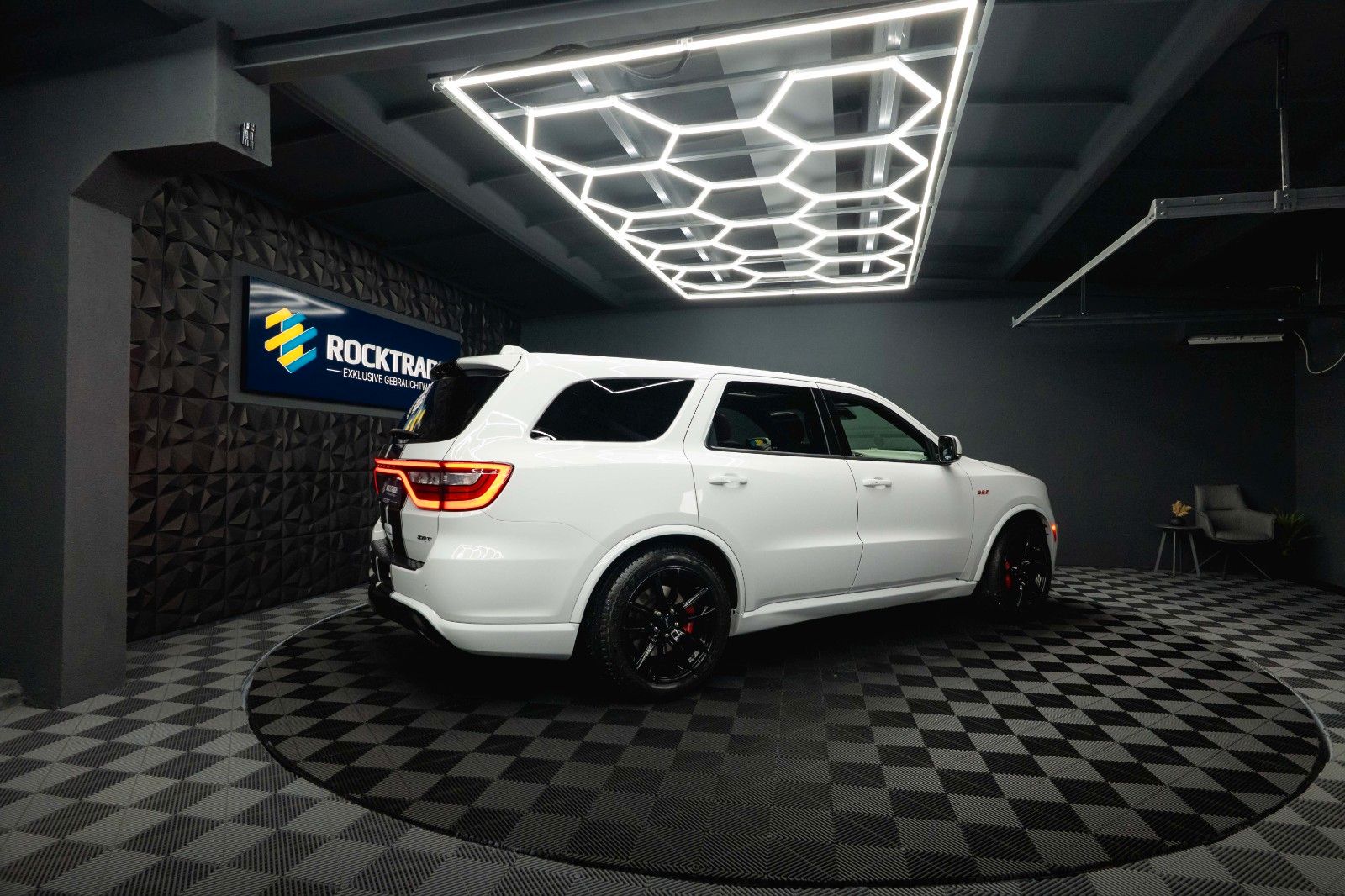 Fahrzeugabbildung Dodge Durango 6.4 V8 SRT Performance 4x4 Night-Paket