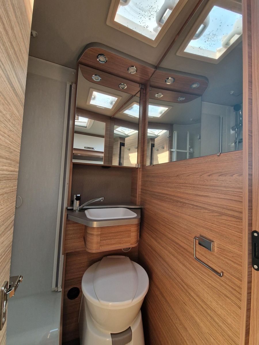 Fahrzeugabbildung Weinsberg CaraCompact MB EDITION PEPPER 640 MEG