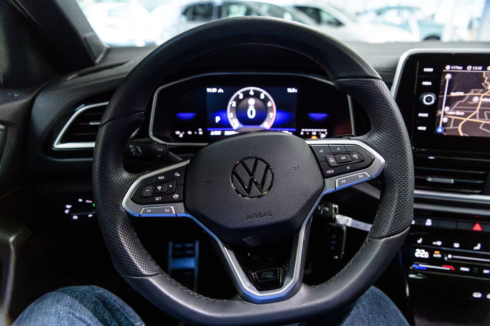 Fahrzeugabbildung Volkswagen T-Roc R-Line 1.5 TSI DSG LED+AHK+NAVI+ACC+KAMERA