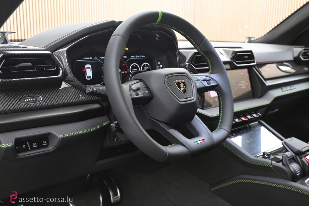 LAMBORGHINI Urus 2026