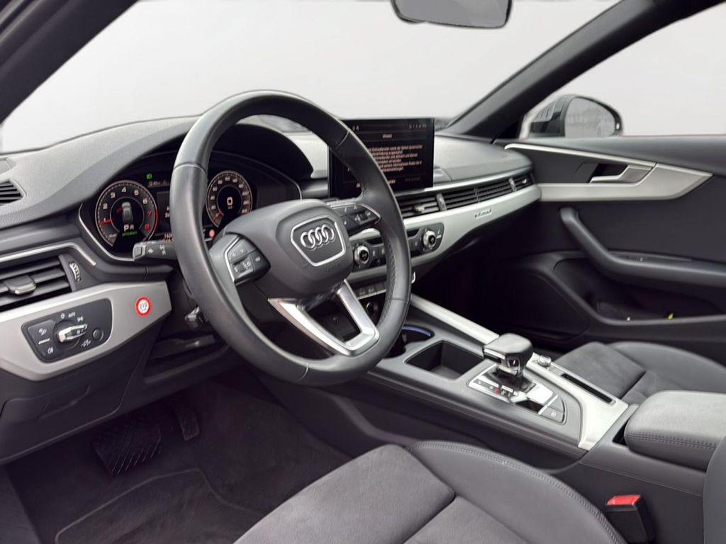 AUDI A4 2024