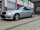 Mercedes-Benz E500 Leder Schiebedach Navi ... - gebrauchte Mercedes-Benz E 500 aus dem Jahr 2003