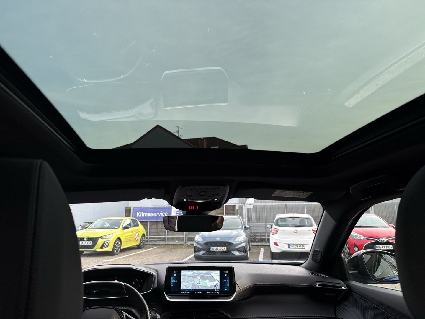 Fahrzeugabbildung Peugeot 2008 e- GT Pack El. Panodach Navi Leder Massages