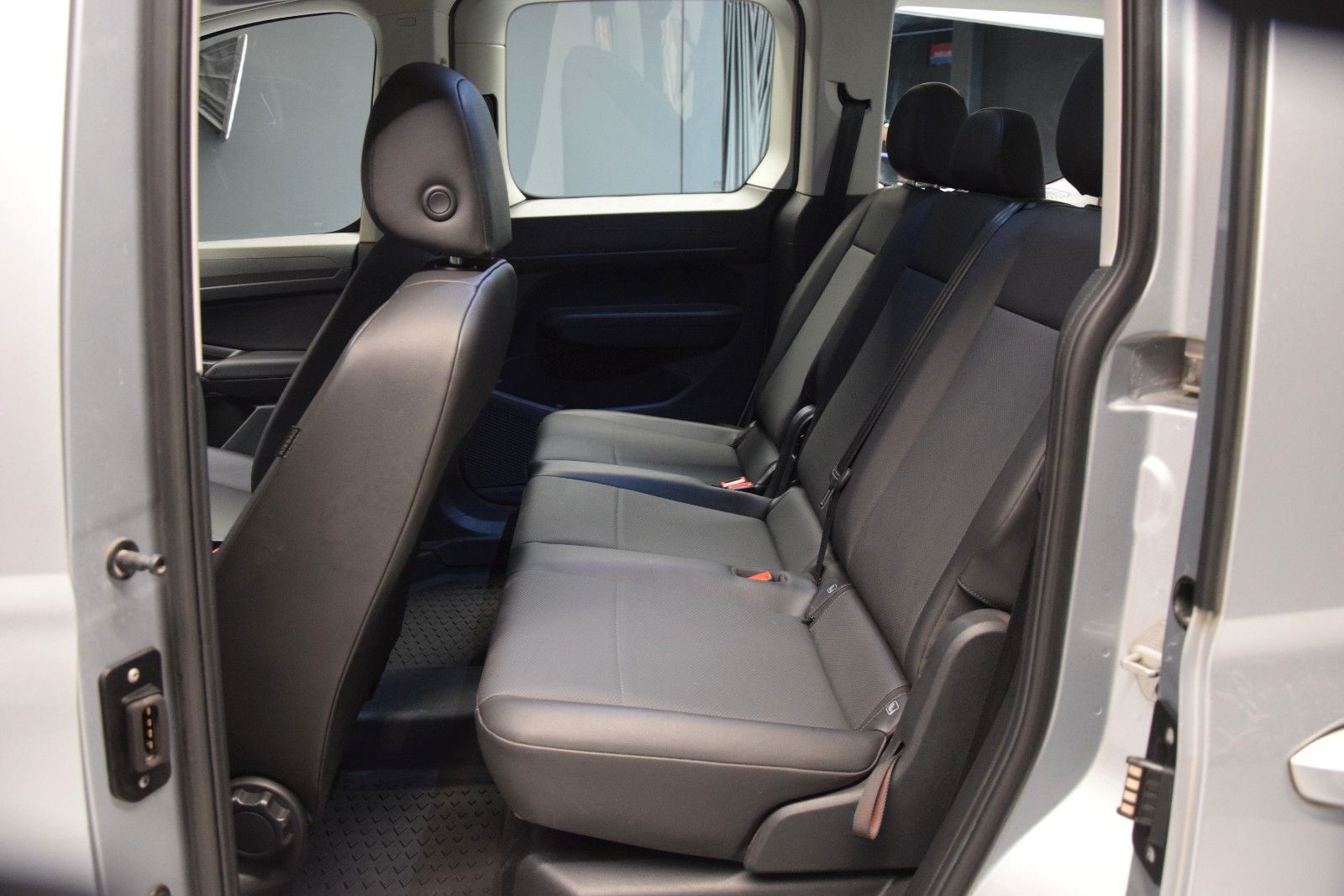 Fahrzeugabbildung Volkswagen Caddy Basis Tempomat 5. Sitzer DAB Leder PDC