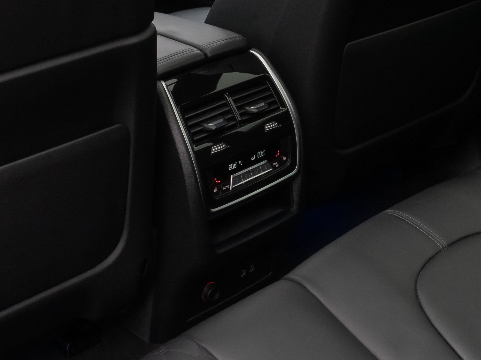 Fahrzeugabbildung BMW X5 xD30d M Sport Pro Panoram 360°HUD DAB H/K AHK