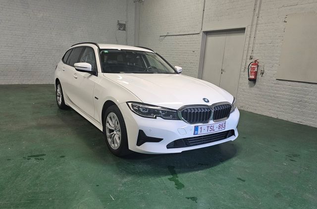 BMW 320 320e Touring Advantage Automatic