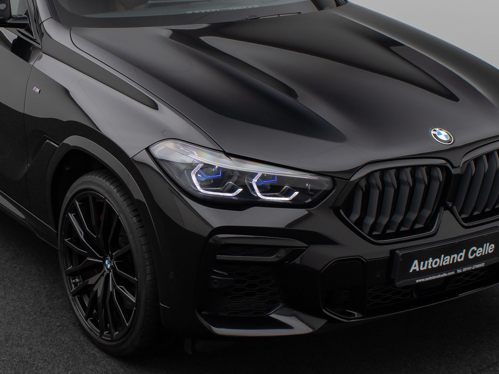 Fahrzeugabbildung BMW X6 M50i Panorama360°Laser Massage HUD B&W 22Zoll