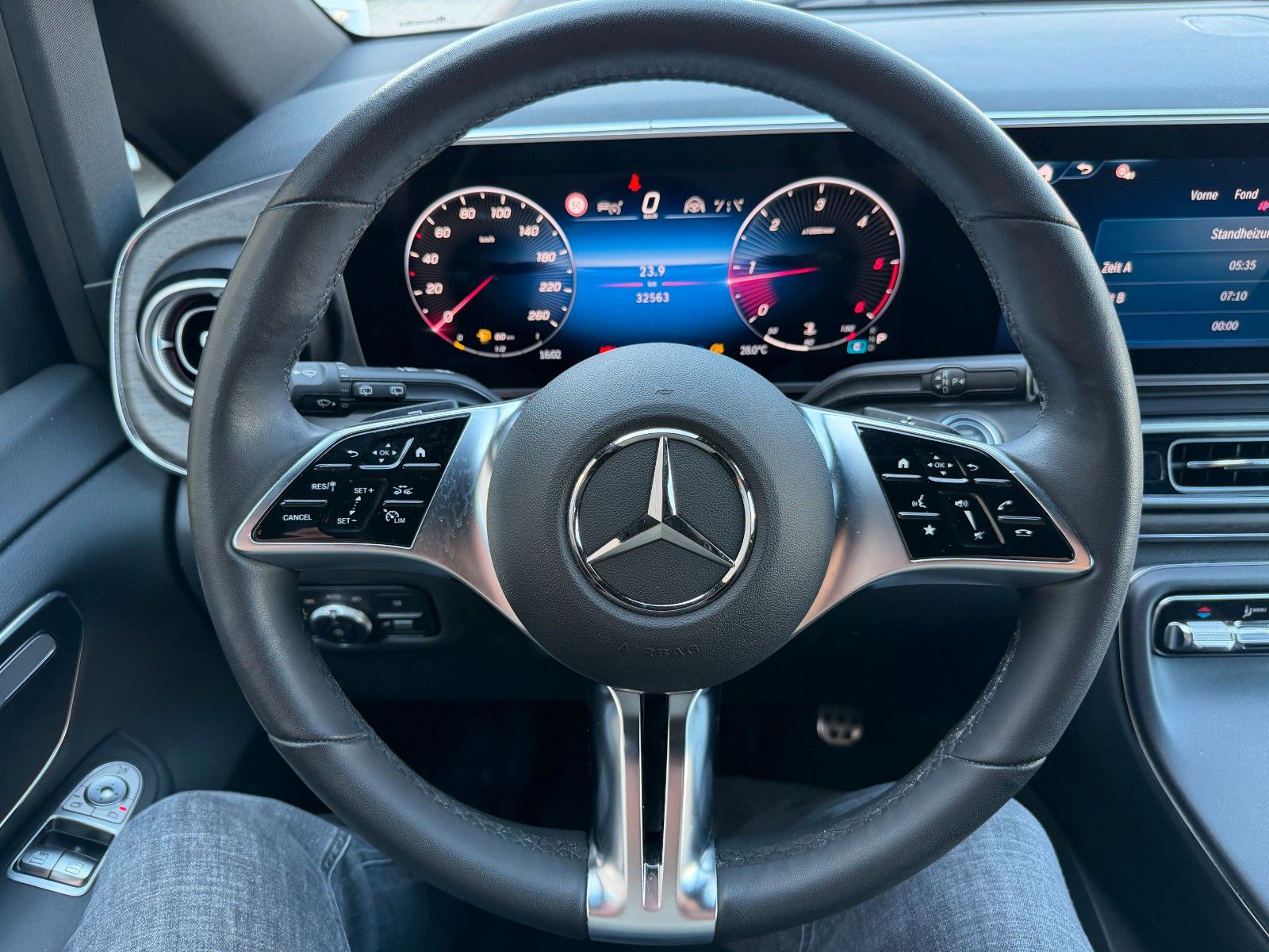 Fahrzeugabbildung Mercedes-Benz V 250 d STYLE Tisch AHK2,5 DISTRONIC Stdh AIRMAT