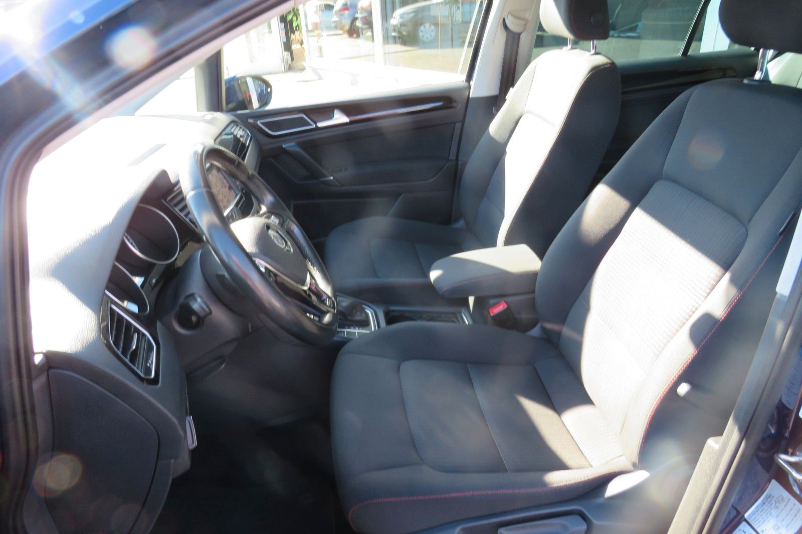 Fahrzeugabbildung Volkswagen Golf Sportsvan DSG SOUND SITZH. PDC ACC AHK