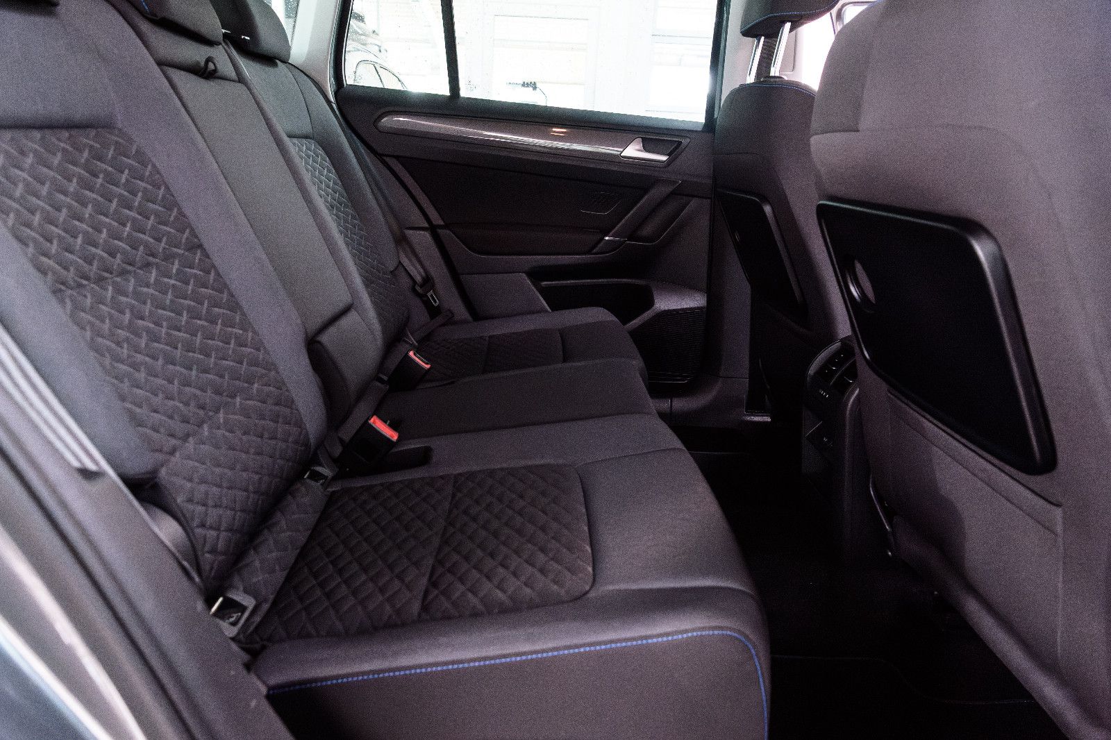 Fahrzeugabbildung Volkswagen Golf Sportsvan+LED+AHK+GJR+SHZ+NAVI+KAMERA