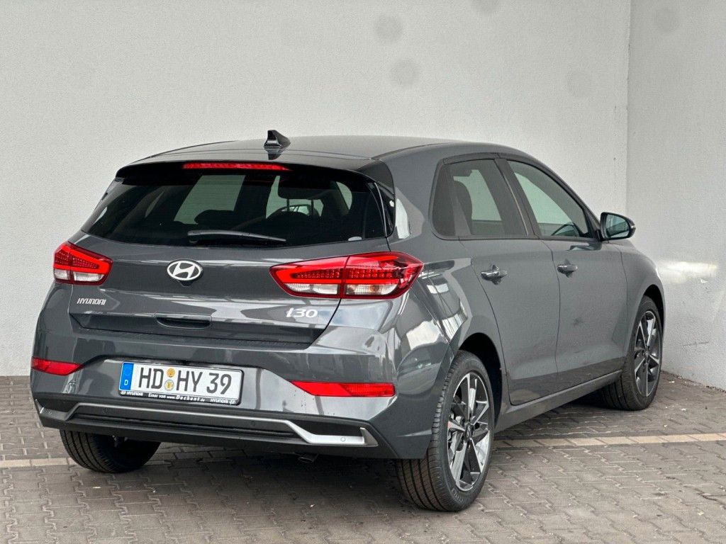 Fahrzeugabbildung Hyundai i30 Advantage 1.0 T-GDI SH/PDC