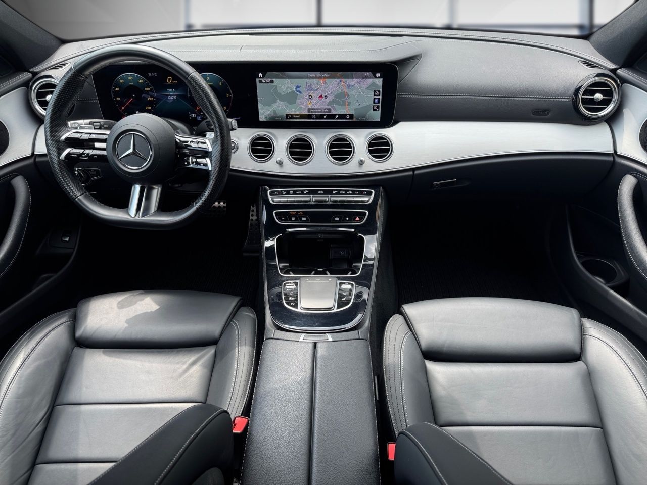 Fahrzeugabbildung Mercedes-Benz E 200 d T AMG+NIGHT+AMBIENTE+CARPLAY+EL.HECKKL++